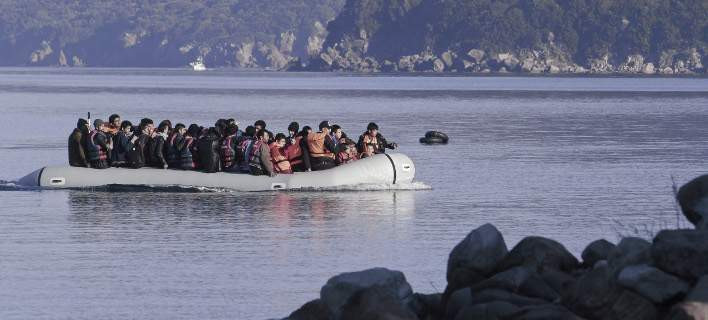 Εντοπίστηκε λέμβος με 69 πρόσφυγες ανοιχτά της Χίου
